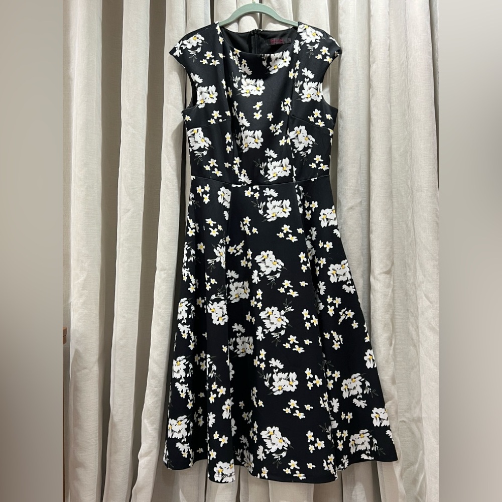 Chic Black Floral Midi Dress